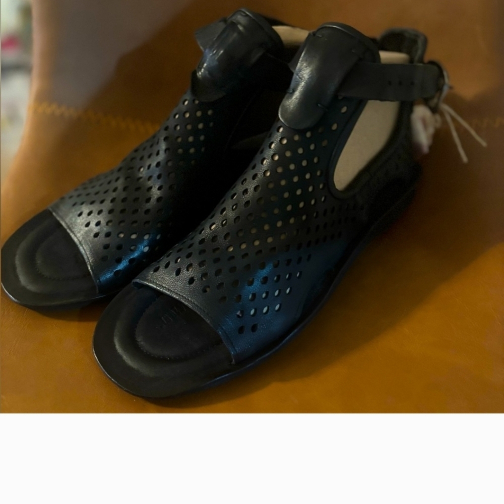 A.S.98 Black Perforated Leather ‘Mason’ Buckle Sandals Sz 10.5-11 42 No Tag $275